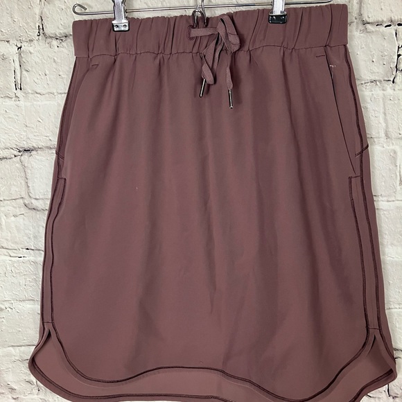 Lululemon On The Fly Woven Athleisure Athletic Skirt Cherry Cola Pockets Size 8 - Picture 5 of 10